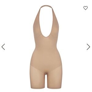 SKIMS SEAMLESS SCULPT DEEP PLUNGE SHORT BODYSUIT